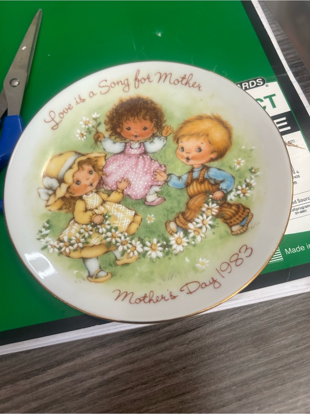 Avon Decorative Mother’s Day Plate in Green, Pink, Brown, Gold